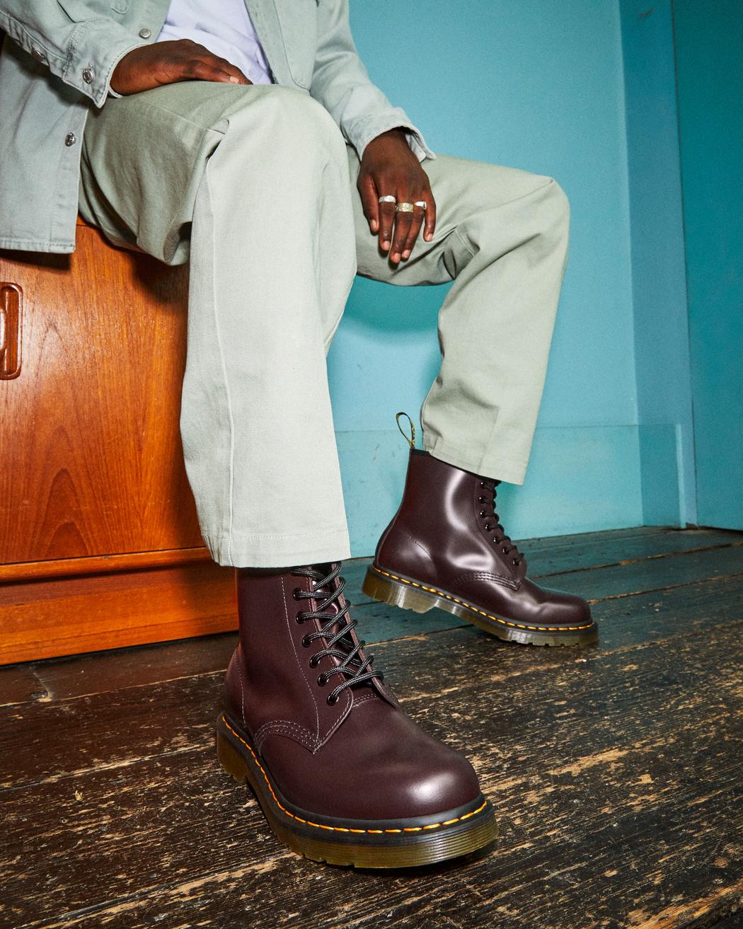 Top Dr. Martens 1460 Alt Boots in Maroon