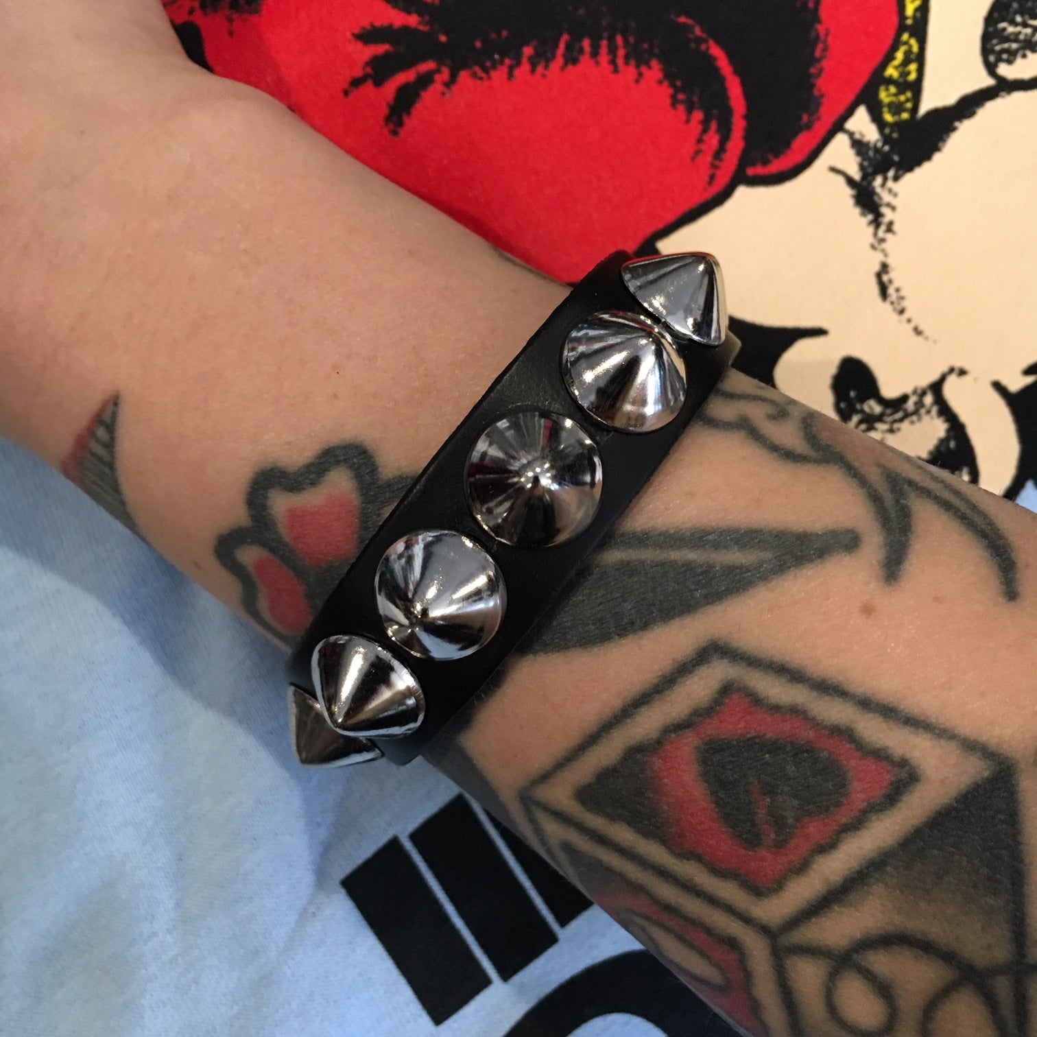 One Row Small Black Cone Spike Bracelet – ShirtsNThingsAZ